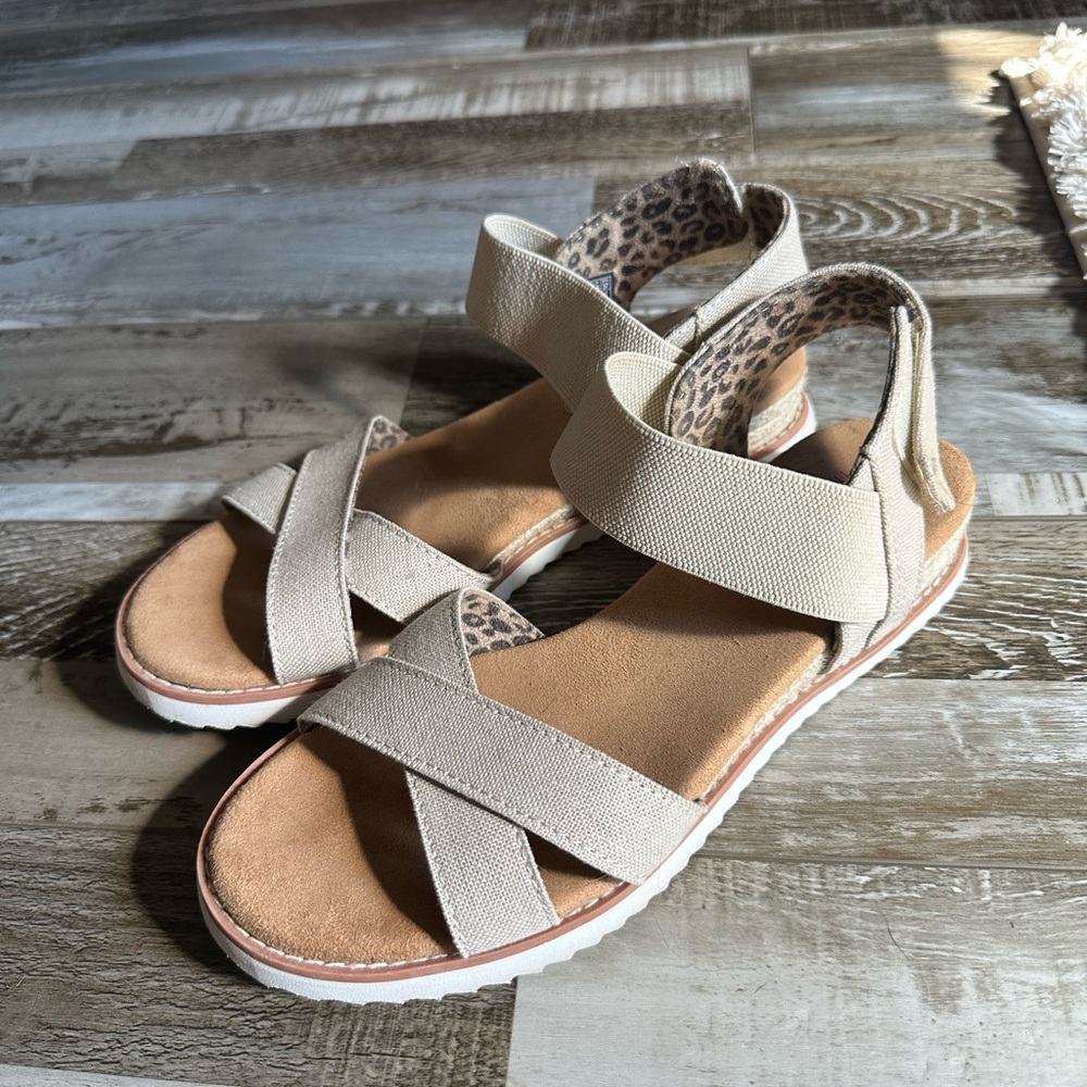 Bobs, Women’s Size 8, Gently Worn- still in great condition, Tan Sandals
